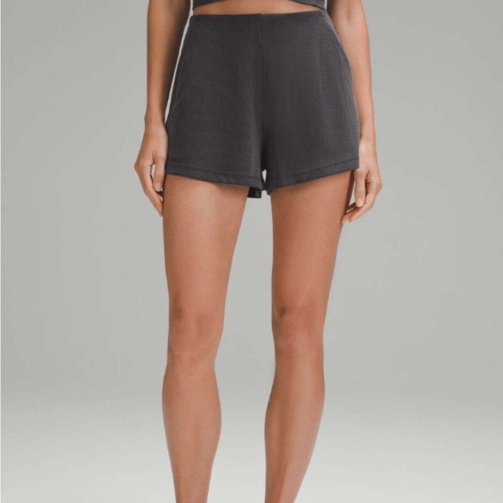 Lululemon Ribbed Softstreme High-Rise Short 2" Black Gray 4